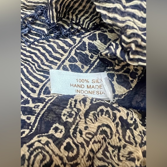 Bali Buyer’s Pure Silk Hand-Batiked Black & Ivory Fringed Scarf! So Chic! - Picture 2 of 3